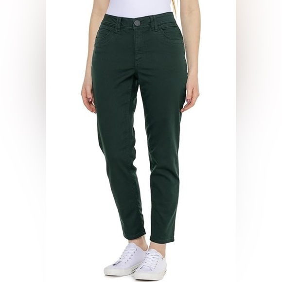 WJ1. Gloria Vanderbilt Women's Amanda Classic High Rise Tapered Jean, Pine - Picture 1 of 6